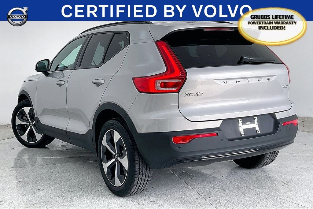 2025 Volvo XC40 B5 Plus Dark Theme