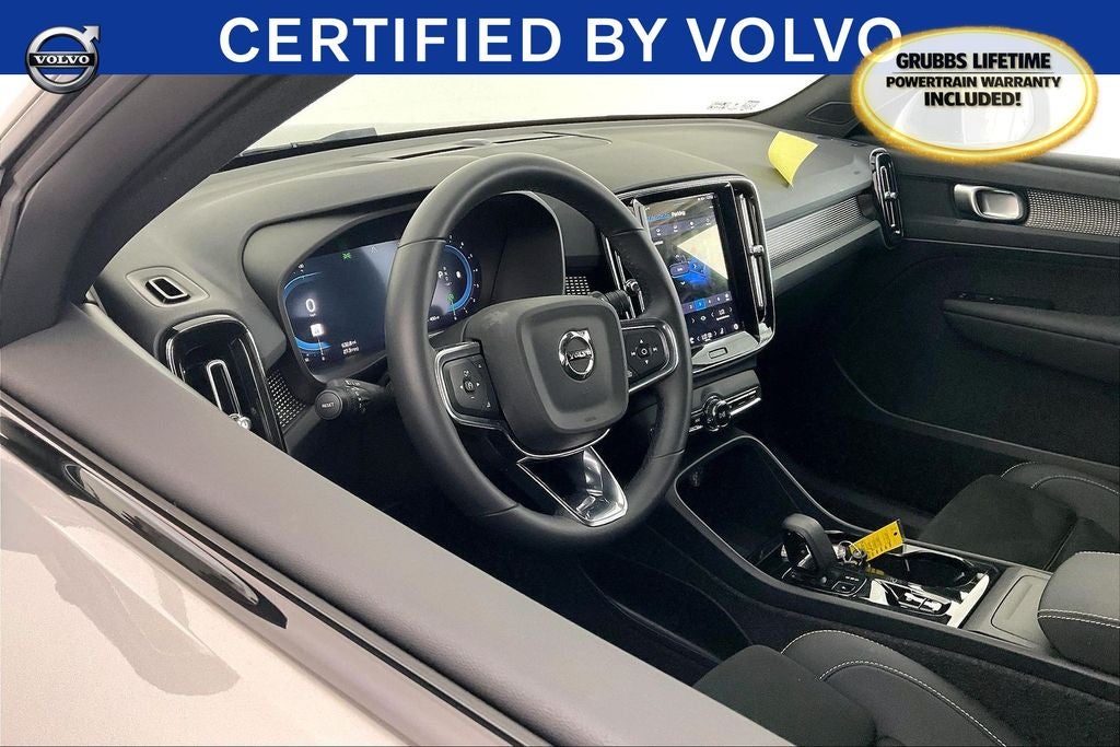 2025 Volvo XC40 B5 Plus Dark Theme