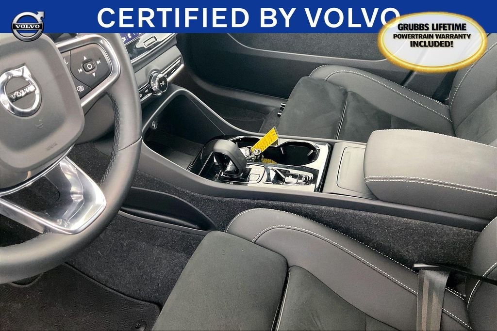 2025 Volvo XC40 B5 Plus Dark Theme