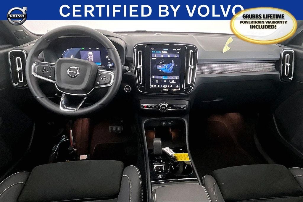 2025 Volvo XC40 B5 Plus Dark Theme