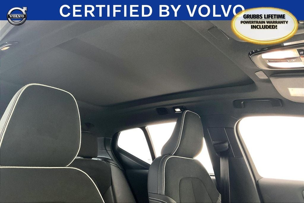 2025 Volvo XC40 B5 Plus Dark Theme