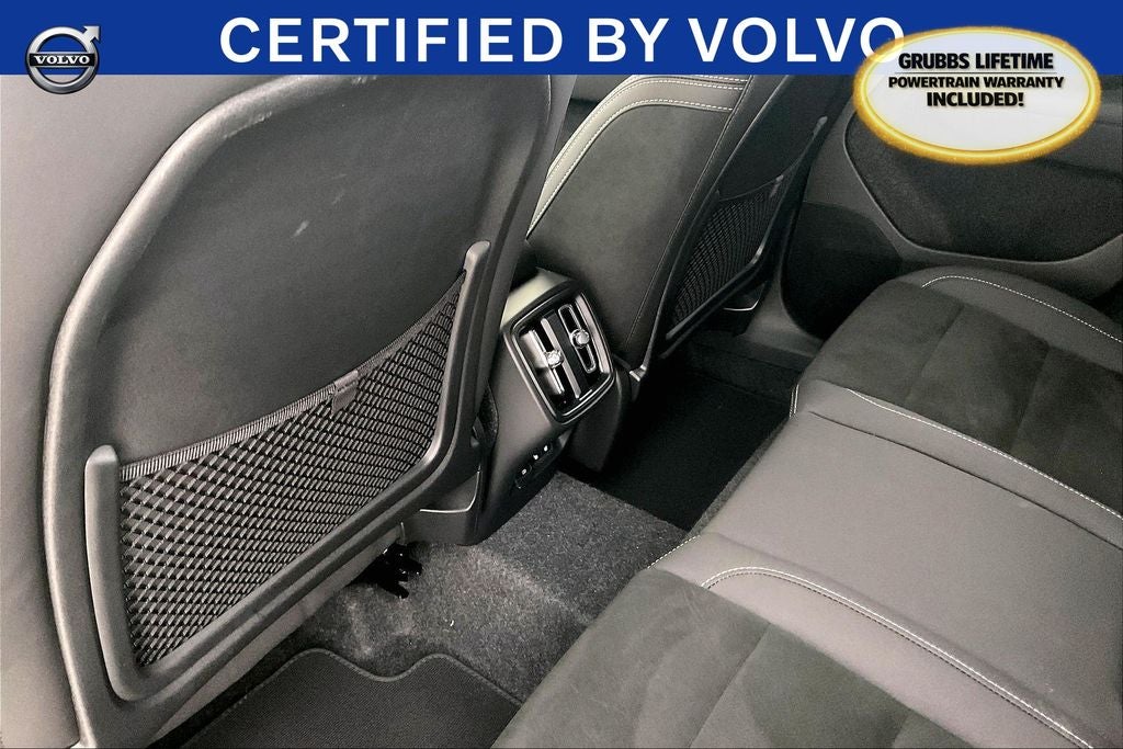 2025 Volvo XC40 B5 Plus Dark Theme