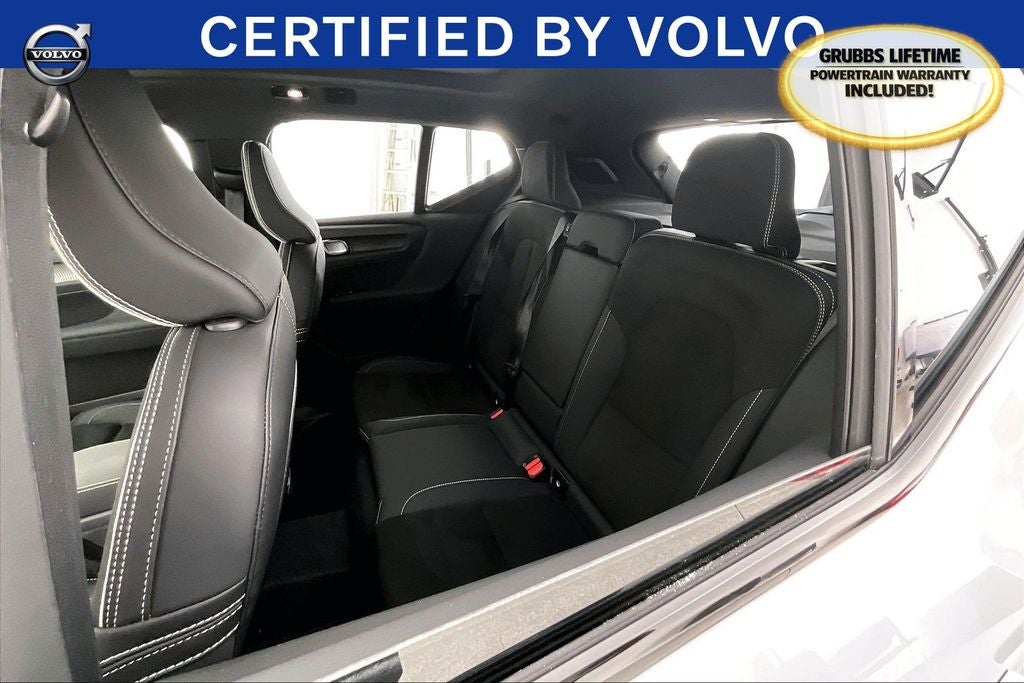 2025 Volvo XC40 B5 Plus Dark Theme