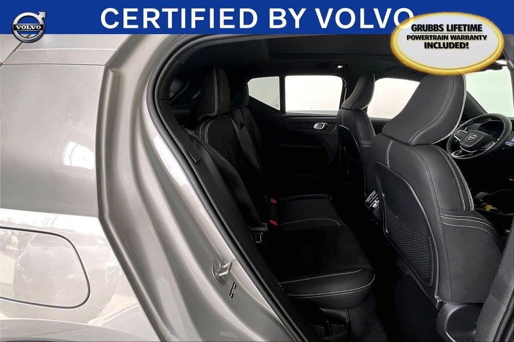 2025 Volvo XC40 B5 Plus Dark Theme