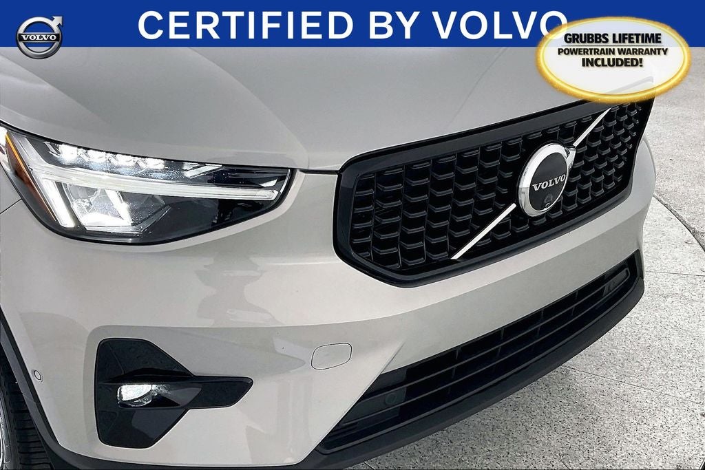 2025 Volvo XC40 B5 Plus Dark Theme