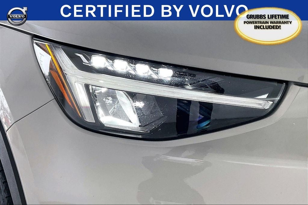 2025 Volvo XC40 B5 Plus Dark Theme