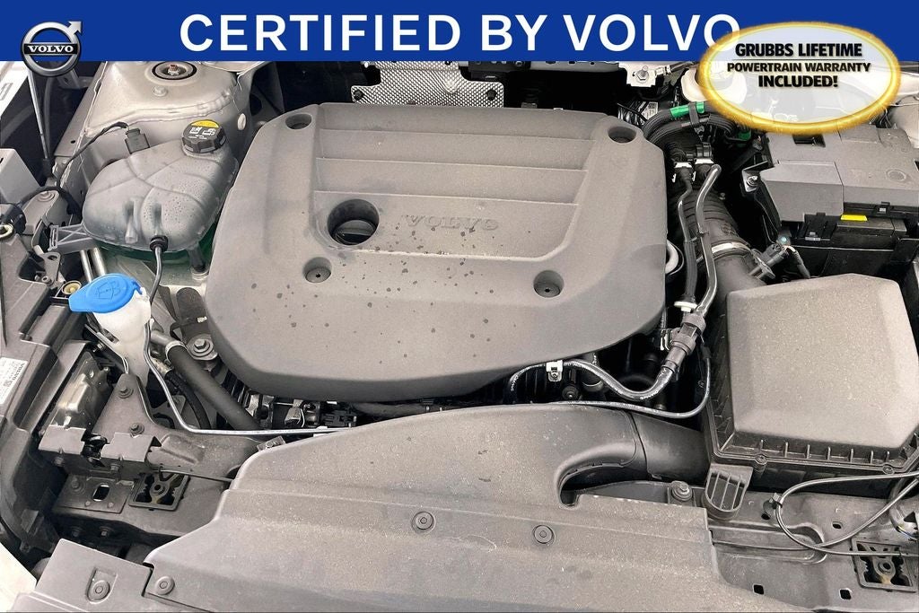 2025 Volvo XC40 B5 Plus Dark Theme