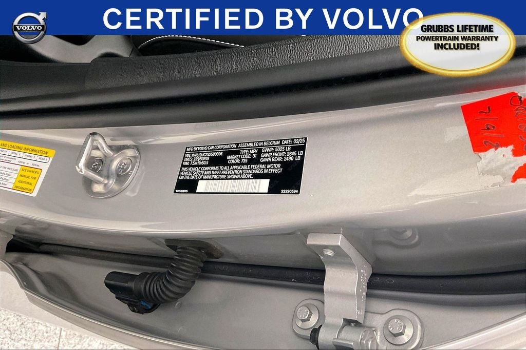 2025 Volvo XC40 B5 Plus Dark Theme