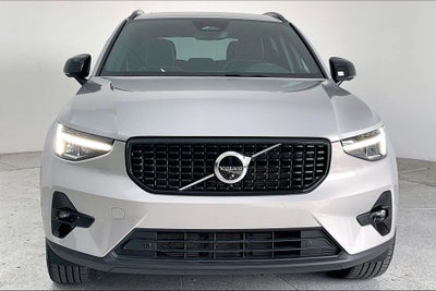 2025 Volvo XC40 B5 Plus Dark Theme