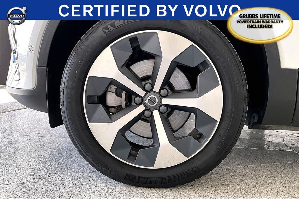 2025 Volvo XC40 B5 Plus Dark Theme