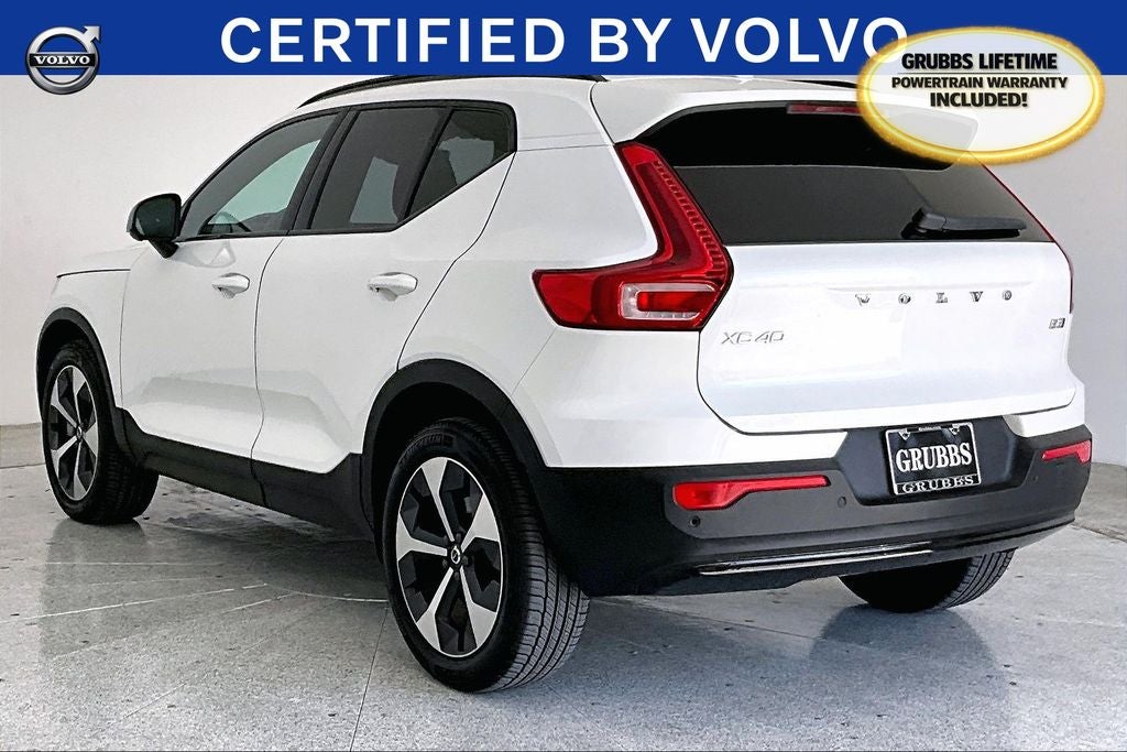 2025 Volvo XC40 B5 Plus Dark Theme