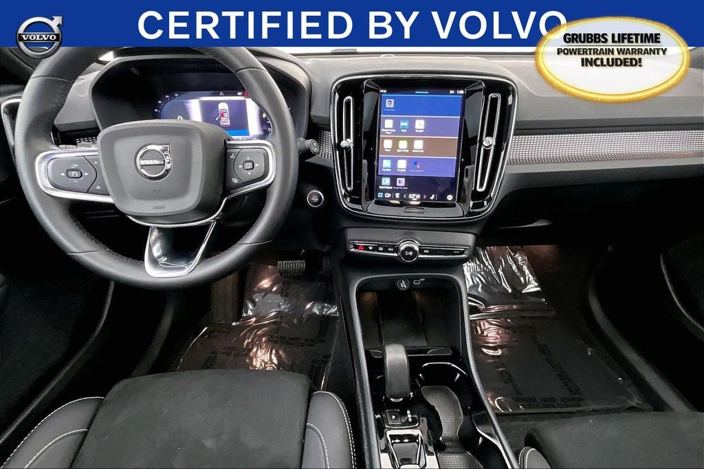 2025 Volvo XC40 B5 Plus Dark Theme