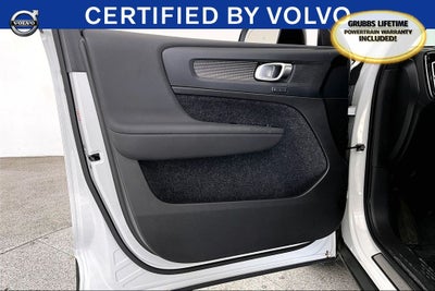 2025 Volvo XC40 B5 Plus Dark Theme