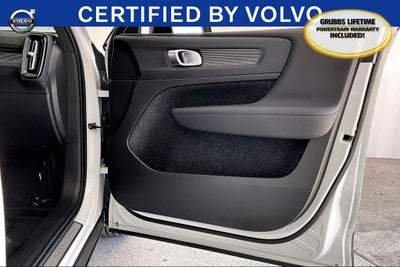 2025 Volvo XC40 B5 Plus Dark Theme