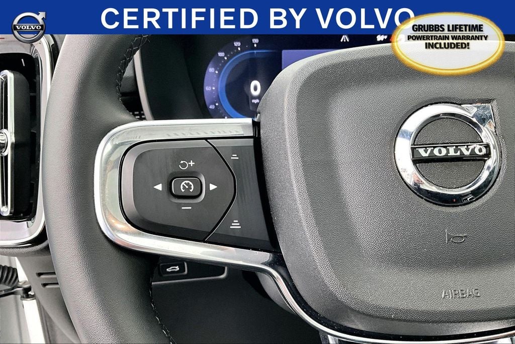 2025 Volvo XC40 B5 Plus Dark Theme