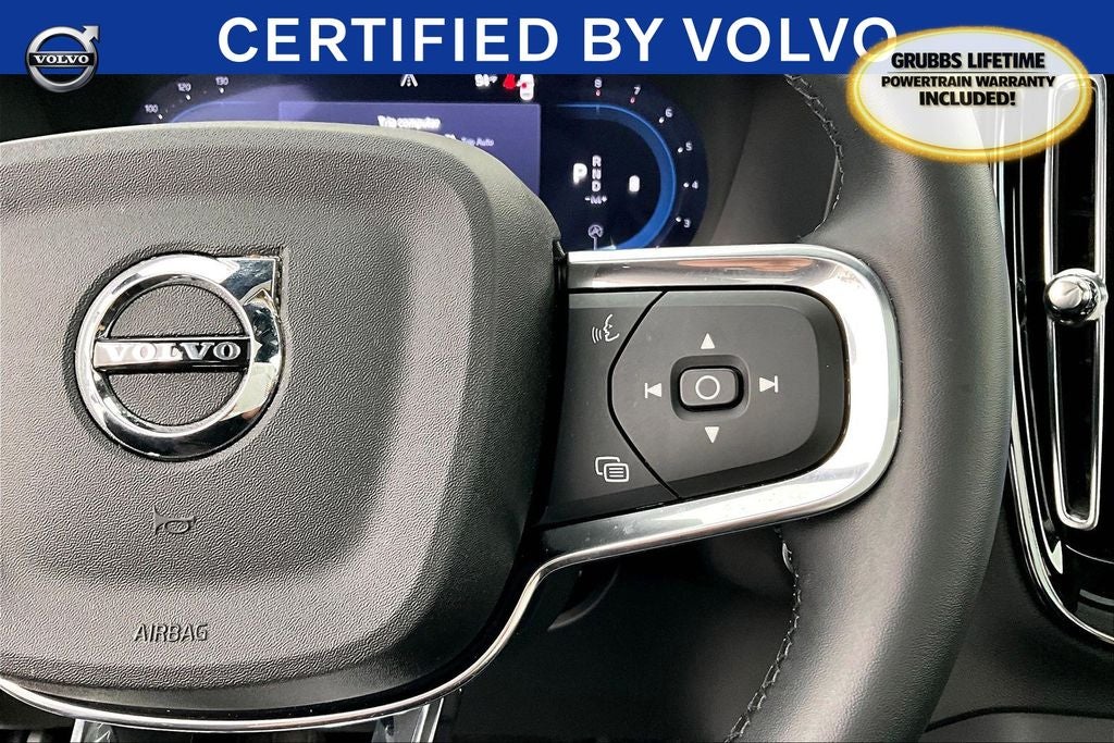 2025 Volvo XC40 B5 Plus Dark Theme