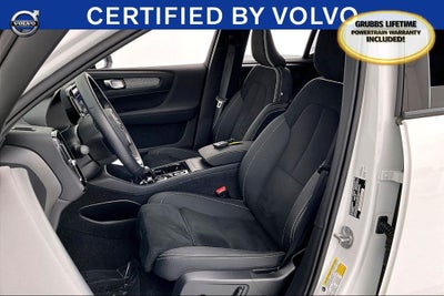 2025 Volvo XC40 B5 Plus Dark Theme