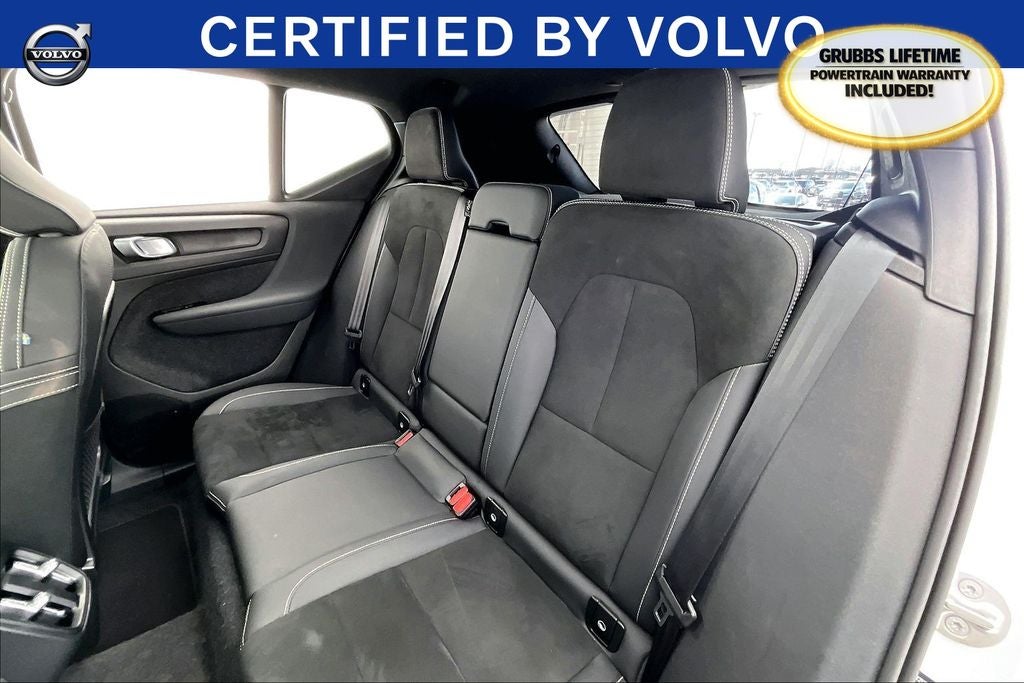 2025 Volvo XC40 B5 Plus Dark Theme