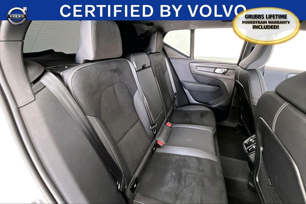 2025 Volvo XC40 B5 Plus Dark Theme