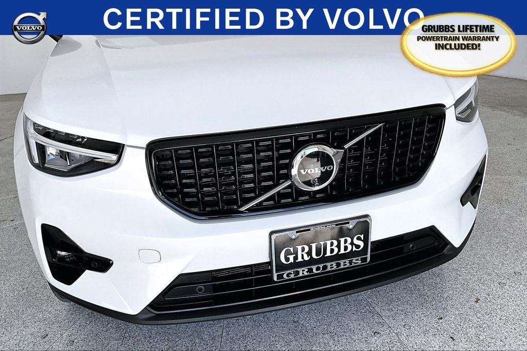 2025 Volvo XC40 B5 Plus Dark Theme