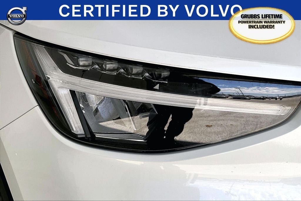 2025 Volvo XC40 B5 Plus Dark Theme