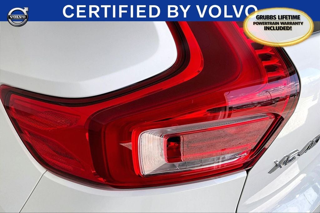 2025 Volvo XC40 B5 Plus Dark Theme