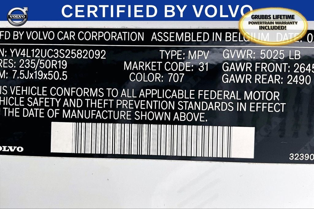 2025 Volvo XC40 B5 Plus Dark Theme