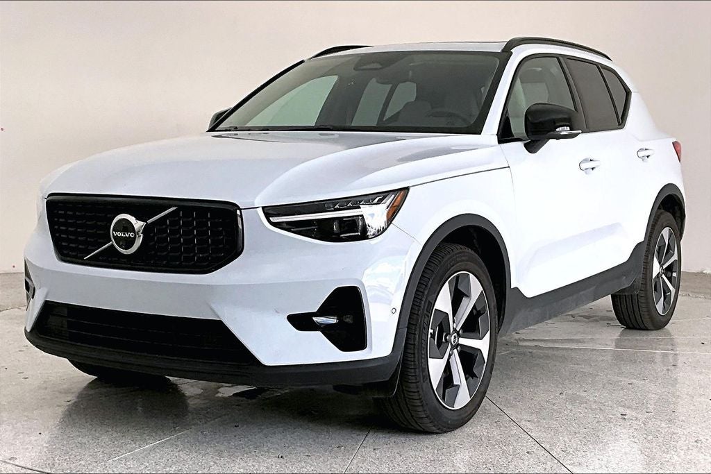 2026 Volvo XC40 B5 Plus