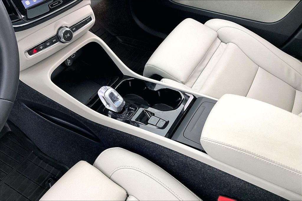 2026 Volvo XC40 B5 Plus