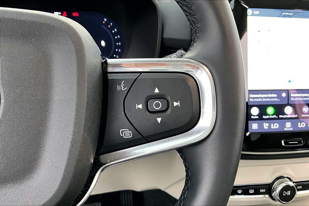2026 Volvo XC40 B5 Plus
