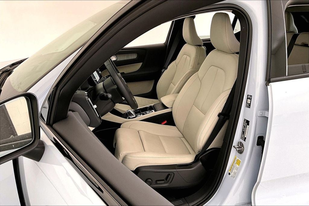 2026 Volvo XC40 B5 Plus
