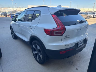 2025 Volvo XC40 B5 Plus Dark Theme