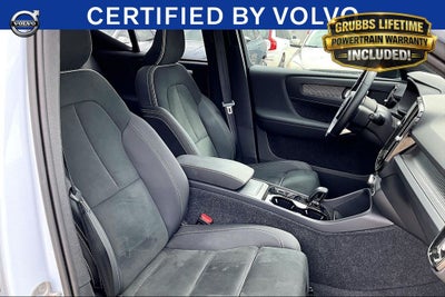 2025 Volvo XC40 B5 Plus Dark Theme