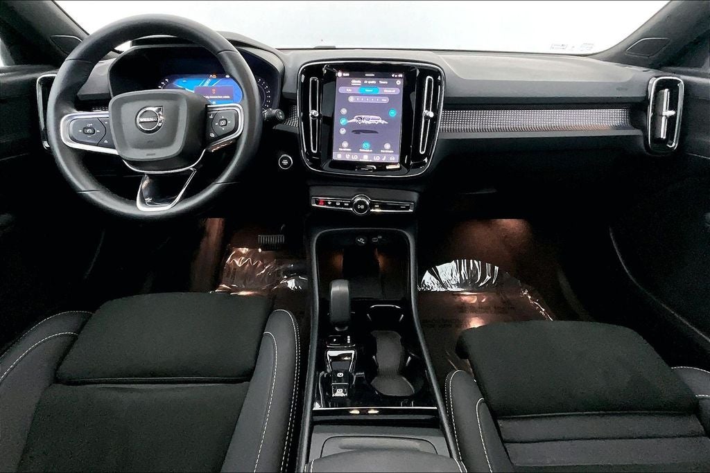 2025 Volvo XC40 B5 Plus Dark Theme