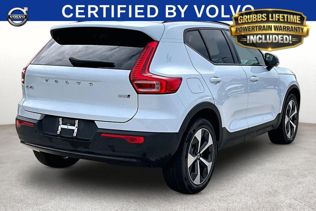 2025 Volvo XC40 B5 Plus Dark Theme