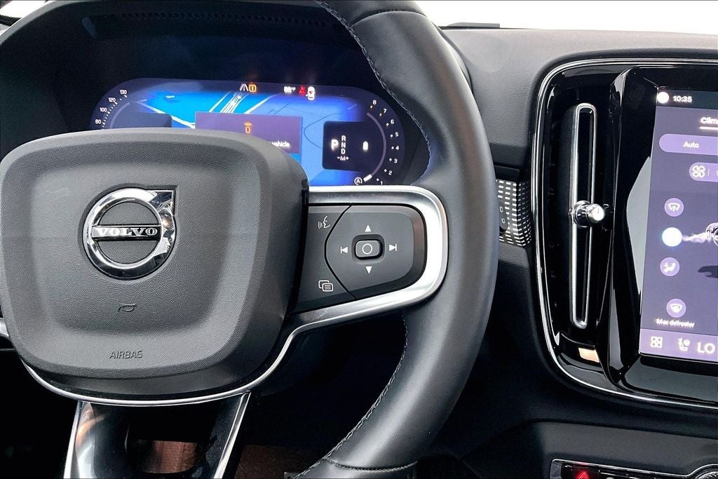 2025 Volvo XC40 B5 Plus Dark Theme