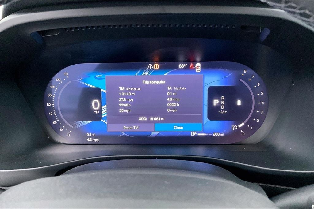 2025 Volvo XC40 B5 Plus Dark Theme