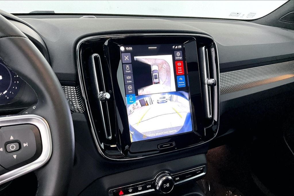 2025 Volvo XC40 B5 Plus Dark Theme