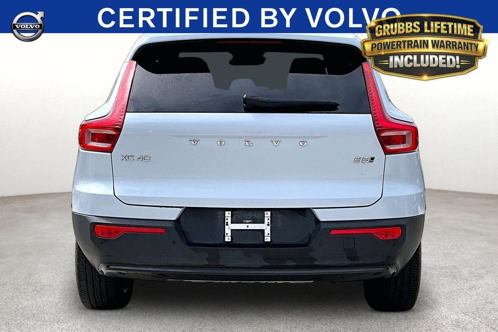 2025 Volvo XC40 B5 Plus Dark Theme