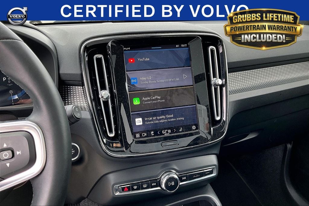 2025 Volvo XC40 B5 Plus Dark Theme