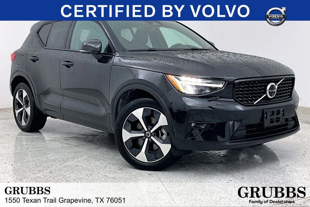 2025 Volvo XC40 B5 Plus Dark Theme