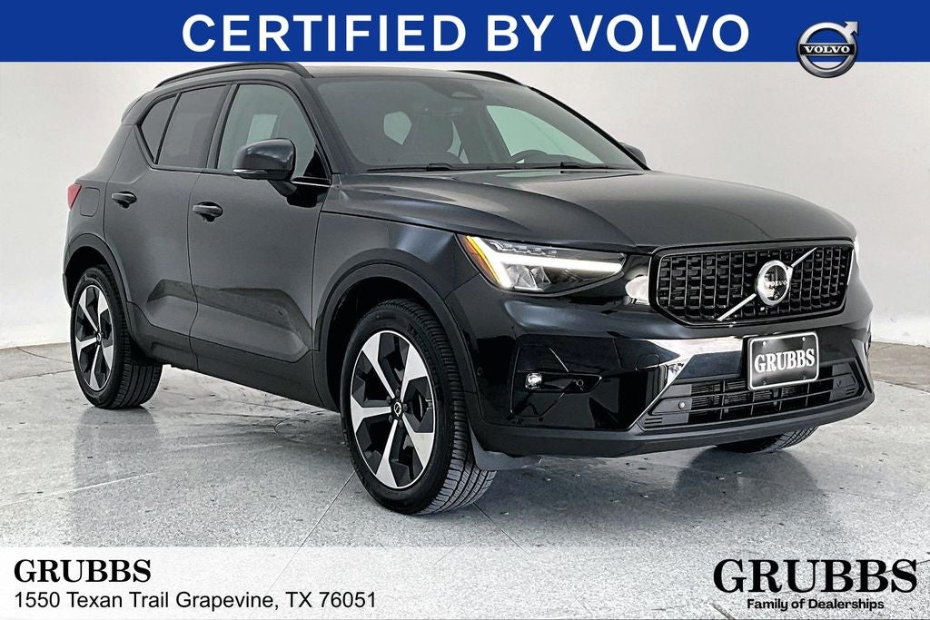 2025 Volvo XC40 B5 Plus Dark Theme