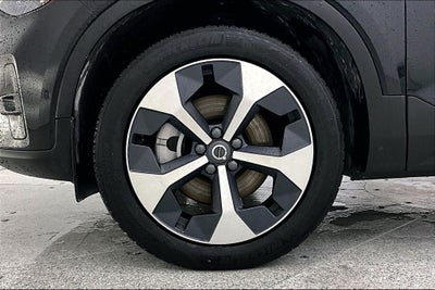 2025 Volvo XC40 B5 Plus Dark Theme