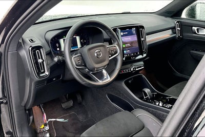 2025 Volvo XC40 B5 Plus Dark Theme