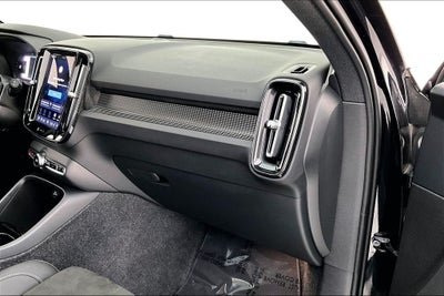 2025 Volvo XC40 B5 Plus Dark Theme