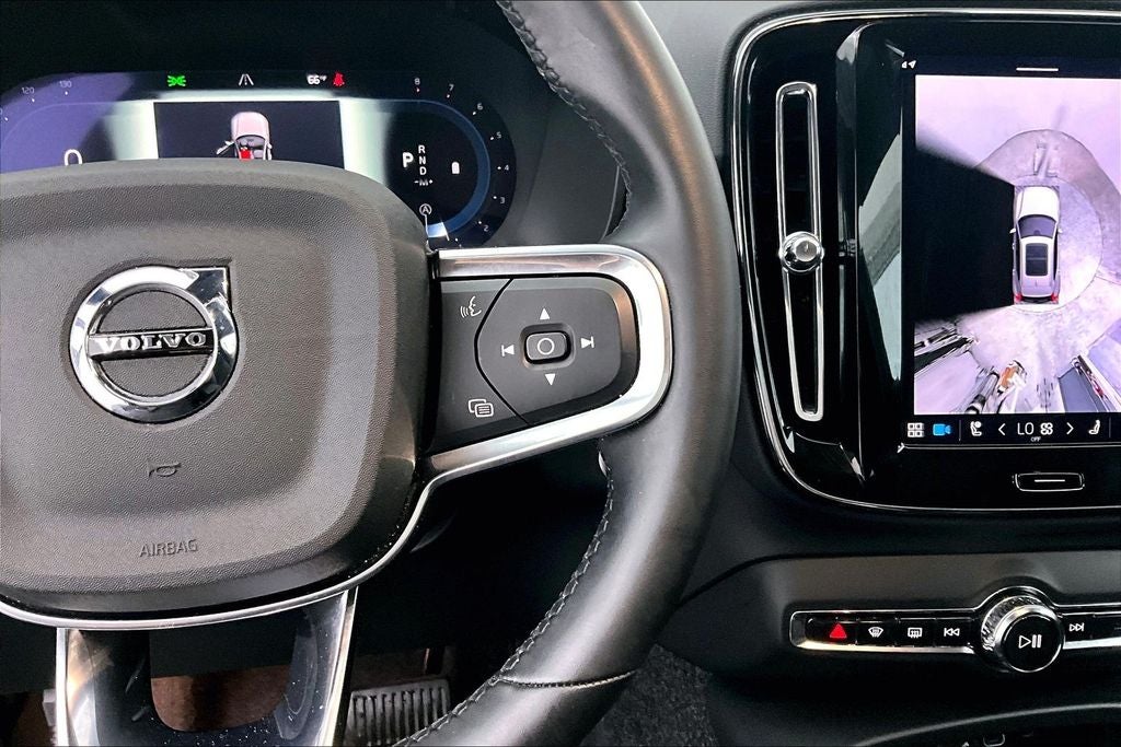 2025 Volvo XC40 B5 Plus Dark Theme