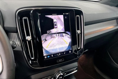 2025 Volvo XC40 B5 Plus Dark Theme