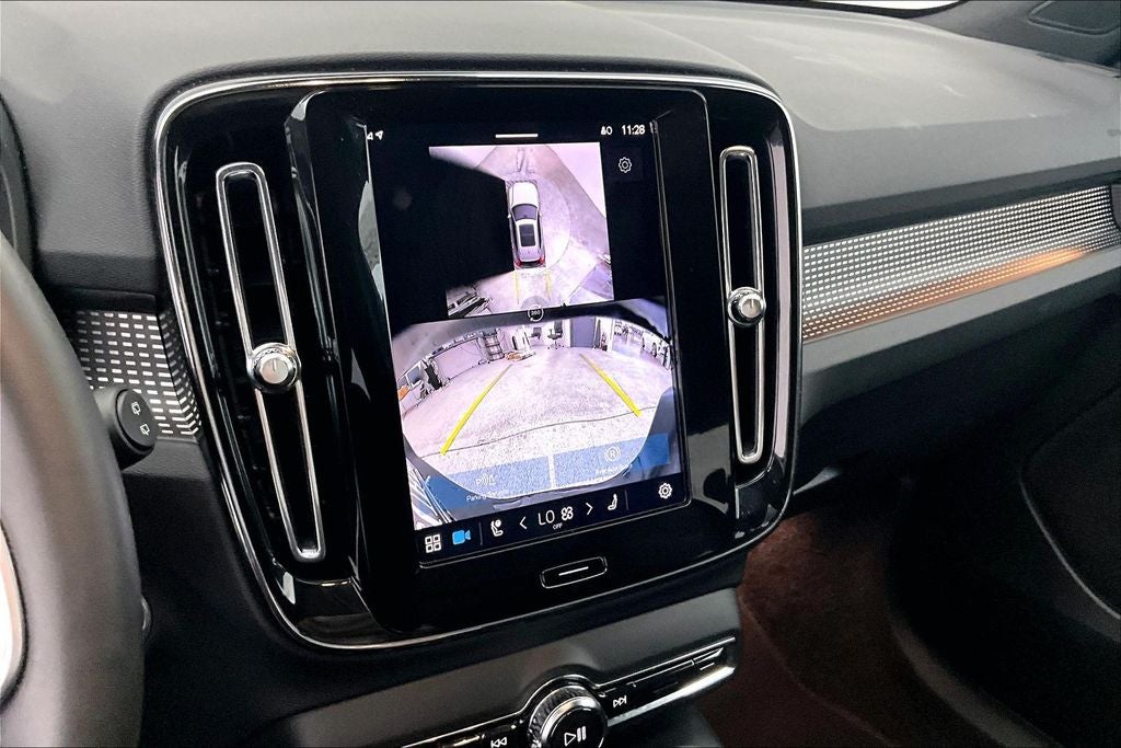 2025 Volvo XC40 B5 Plus Dark Theme