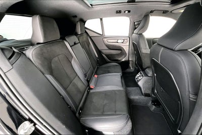 2025 Volvo XC40 B5 Plus Dark Theme