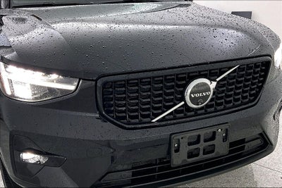 2025 Volvo XC40 B5 Plus Dark Theme